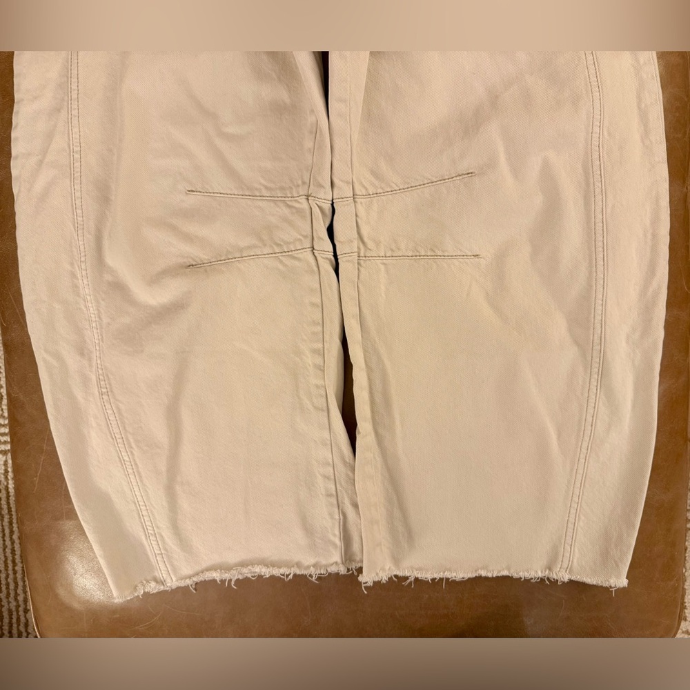 Free People / We the Free Beige Cropped Barrel Jeans, raw edge size 27 - Picture 3 of 4